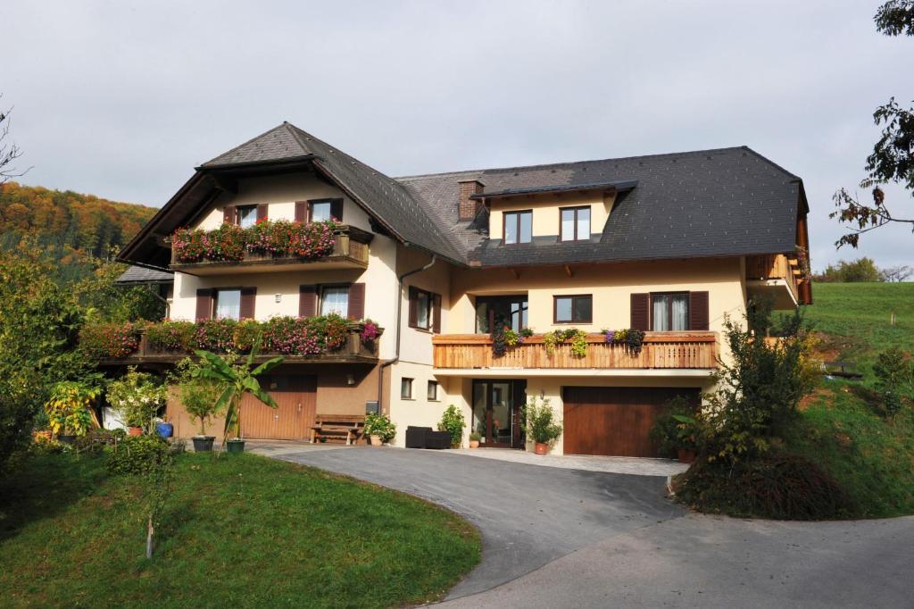 Gasthaus - Gaestehaus Schusterbauer Rein Bagian luar foto